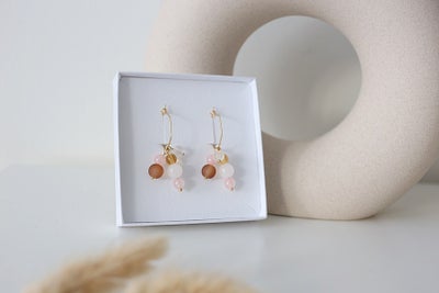 Kulmikas Lara-helmikorvakoru