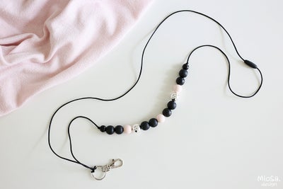 Lilianna-avainnauha olan yli