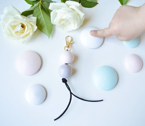 Kuva laukkukorusta ja magneeteista: @nneacamilla.